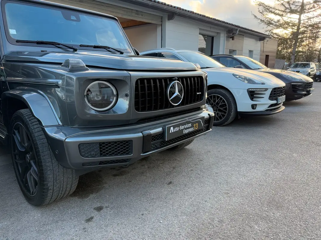 Véhicules d'occasion exposés au showroom Auto-Services Express 13