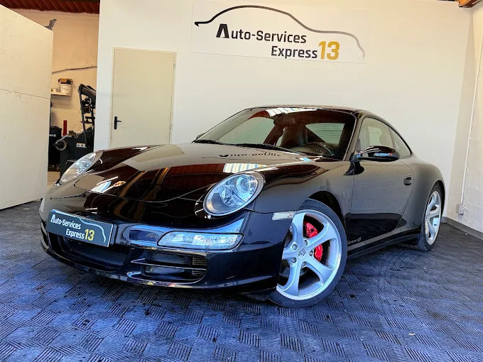 Intérieur du showroom Auto-Services Express 13